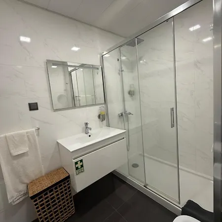 Gold Center 103 * פונשל